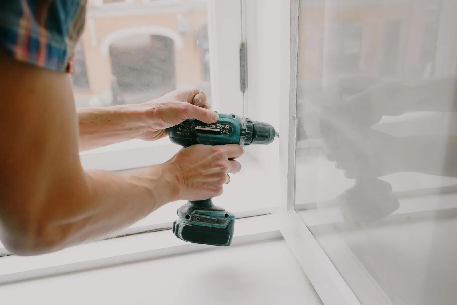 Smart Lock vs. Traditional Deadbolt: What Fits Your Property?